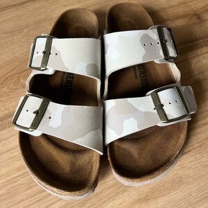 Birkenstock Arizona Sandals - Cream and Tan camo